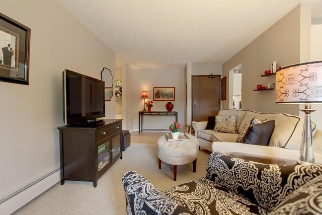 7401 W 101st Street 121, Bloomington, MN 55438