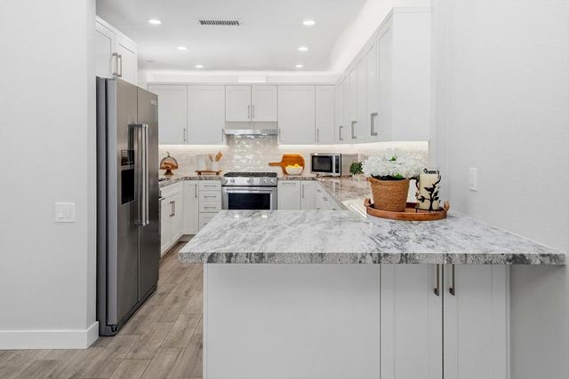 48963 Canyon Crest Lane, Palm Desert, CA 92260