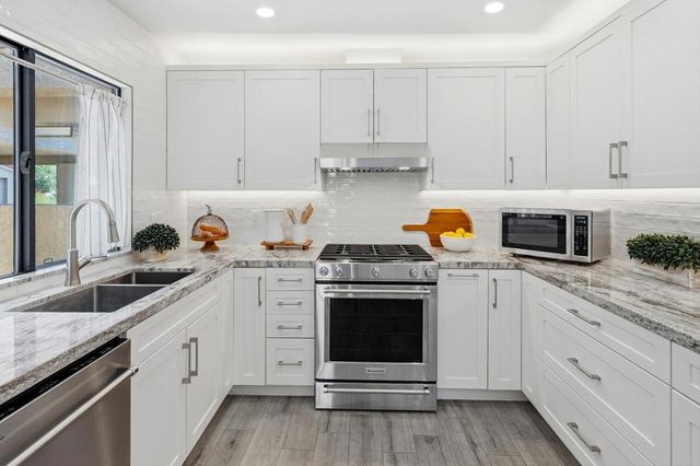 48963 Canyon Crest Lane, Palm Desert, CA 92260