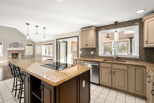 45 Ireta Rd, Shrewsbury, MA 01545