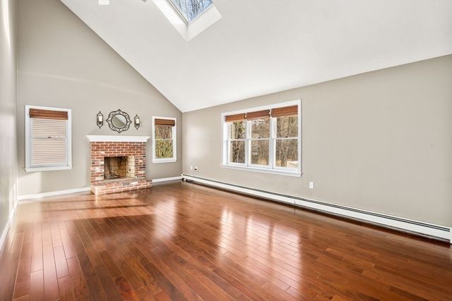 45 Ireta Rd, Shrewsbury, MA 01545