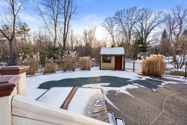 45 Ireta Rd, Shrewsbury, MA 01545