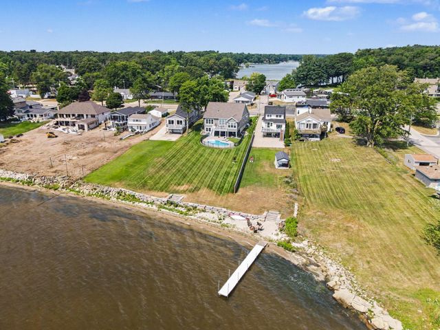 345 Ruddiman Drive, North Muskegon City, MI 49445