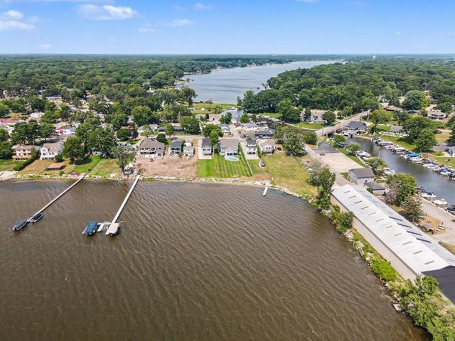 345 Ruddiman Drive, North Muskegon City, MI 49445