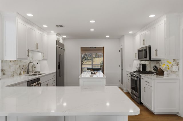 59421 E 301 Road, Grove, OK 74344