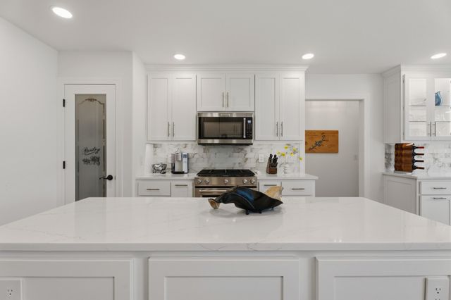 59421 E 301 Road, Grove, OK 74344