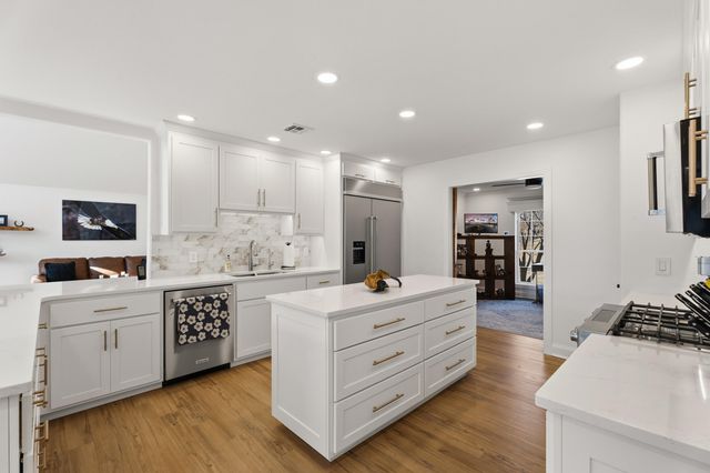 59421 E 301 Road, Grove, OK 74344