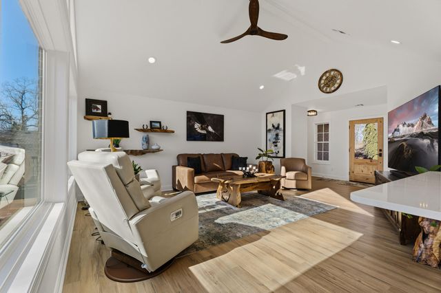 59421 E 301 Road, Grove, OK 74344