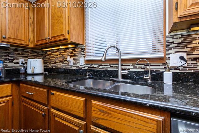 39344 Lorien Drive, Sterling Heights, MI 48313