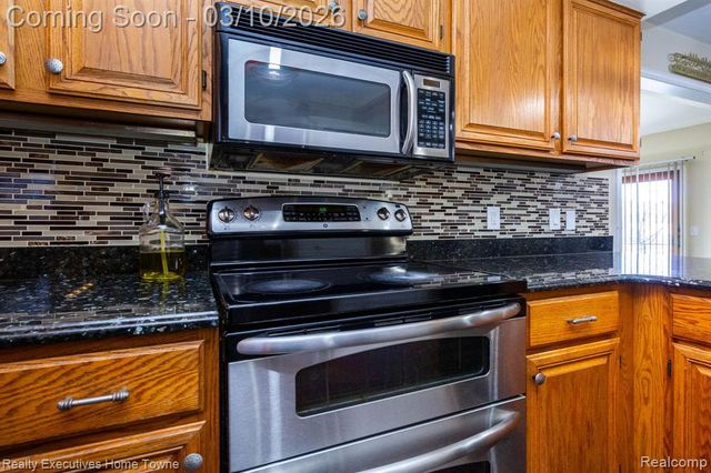 39344 Lorien Drive, Sterling Heights, MI 48313