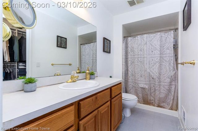 39344 Lorien Drive, Sterling Heights, MI 48313