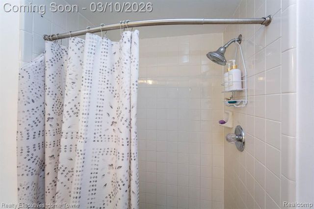 39344 Lorien Drive, Sterling Heights, MI 48313