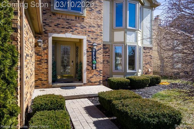 39344 Lorien Drive, Sterling Heights, MI 48313