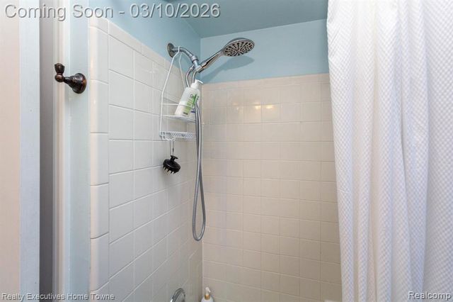 39344 Lorien Drive, Sterling Heights, MI 48313