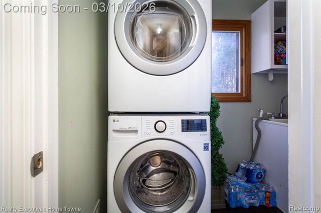 39344 Lorien Drive, Sterling Heights, MI 48313