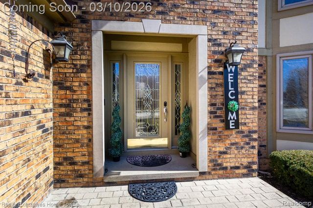 39344 Lorien Drive, Sterling Heights, MI 48313