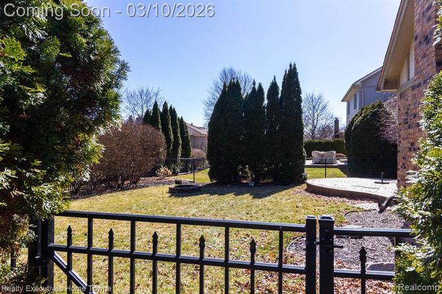 39344 Lorien Drive, Sterling Heights, MI 48313