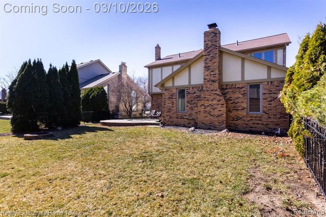 39344 Lorien Drive, Sterling Heights, MI 48313