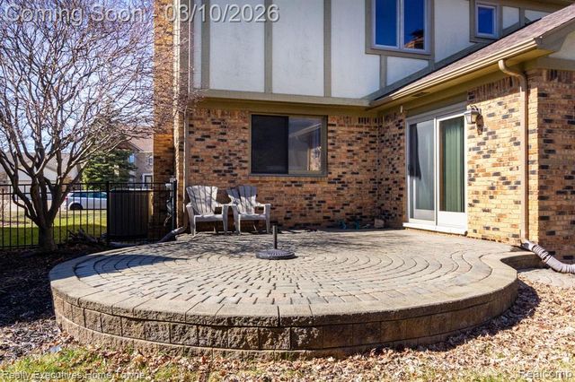 39344 Lorien Drive, Sterling Heights, MI 48313