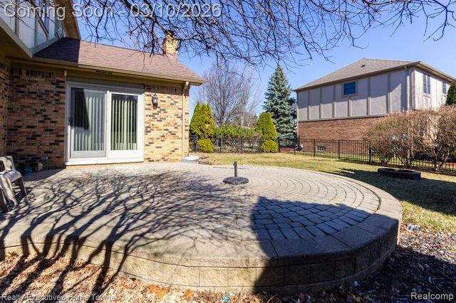 39344 Lorien Drive, Sterling Heights, MI 48313