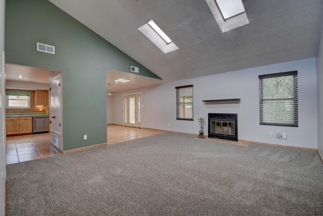 763 Western Hills Drive SE, Rio Rancho, NM 87124