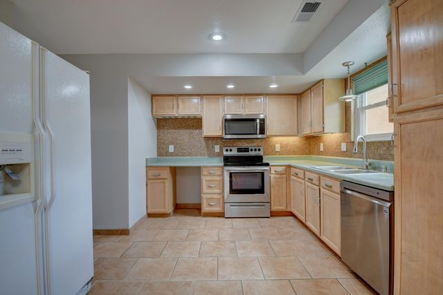763 Western Hills Drive SE, Rio Rancho, NM 87124