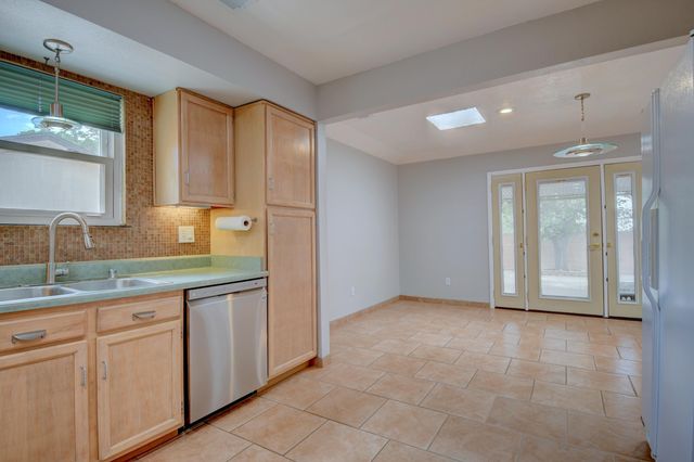 763 Western Hills Drive SE, Rio Rancho, NM 87124