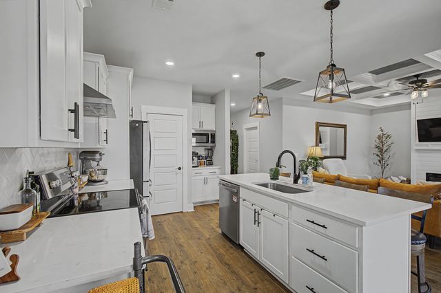 959 Alton Dr, Clarksville, TN 37043