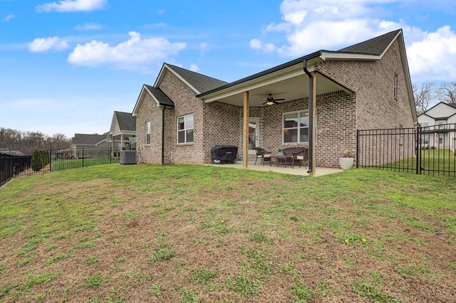 959 Alton Dr, Clarksville, TN 37043