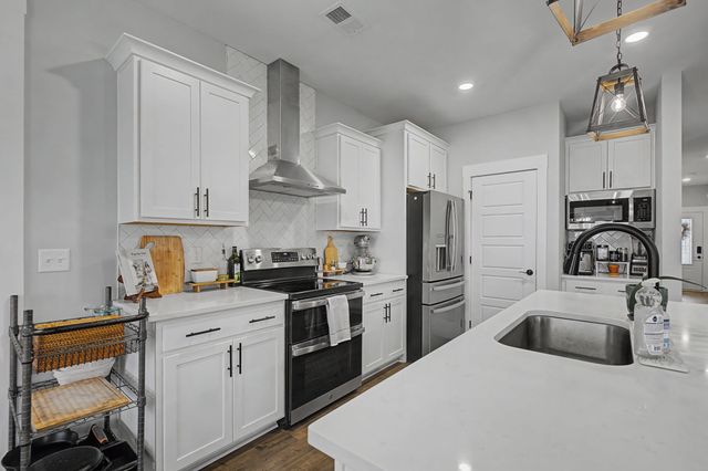 959 Alton Dr, Clarksville, TN 37043