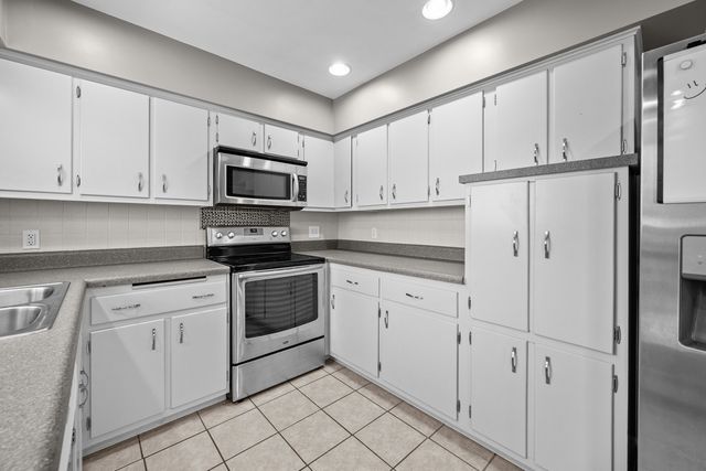 1358 W Garfield Street, Davenport, IA 52804