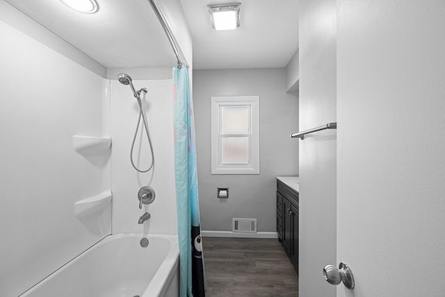 1358 W Garfield Street, Davenport, IA 52804