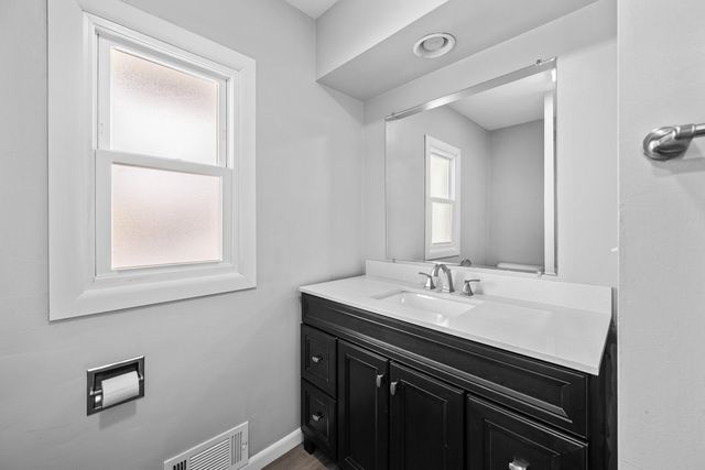 1358 W Garfield Street, Davenport, IA 52804