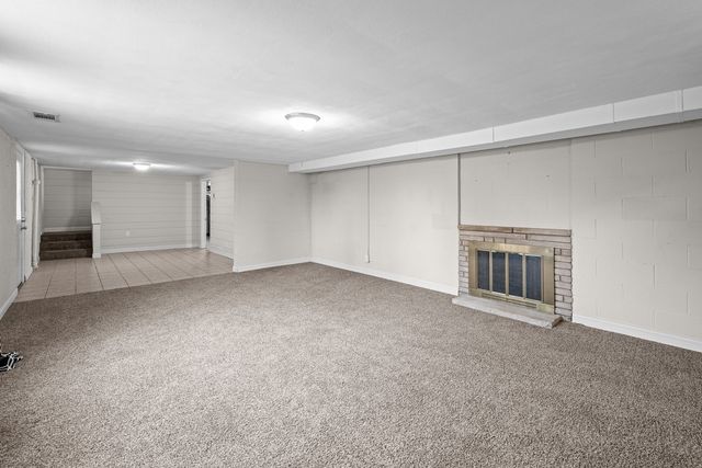 1358 W Garfield Street, Davenport, IA 52804