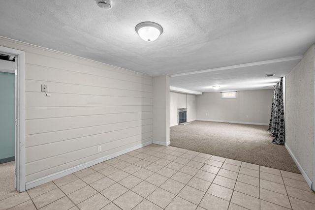 1358 W Garfield Street, Davenport, IA 52804