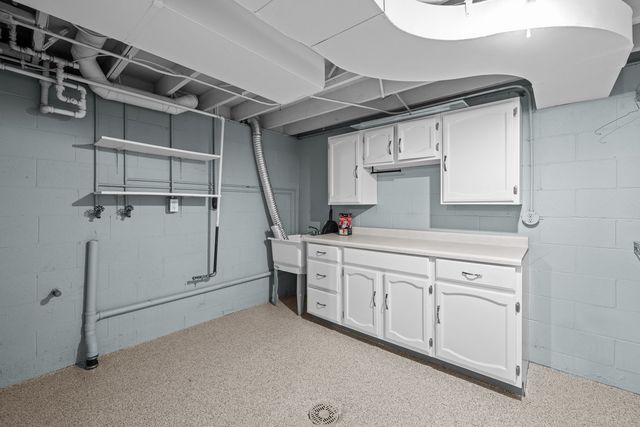 1358 W Garfield Street, Davenport, IA 52804