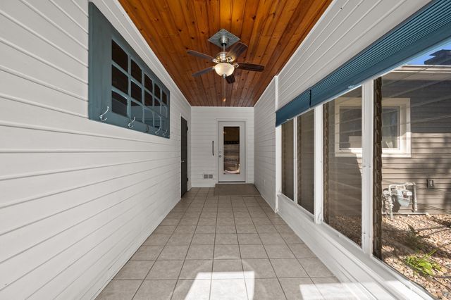 1358 W Garfield Street, Davenport, IA 52804