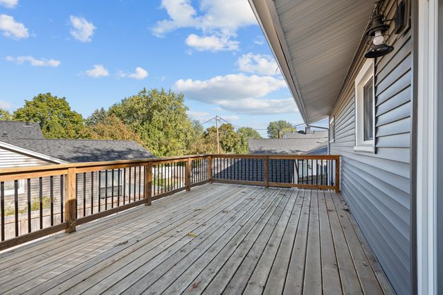 1358 W Garfield Street, Davenport, IA 52804