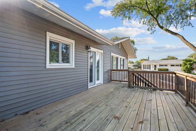 1358 W Garfield Street, Davenport, IA 52804