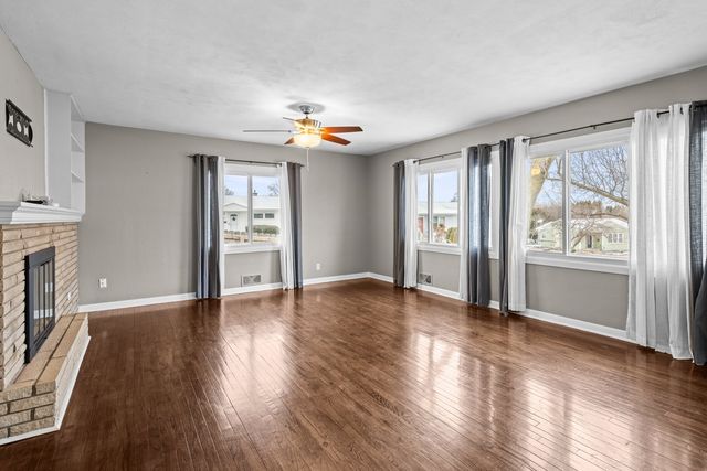 1358 W Garfield Street, Davenport, IA 52804