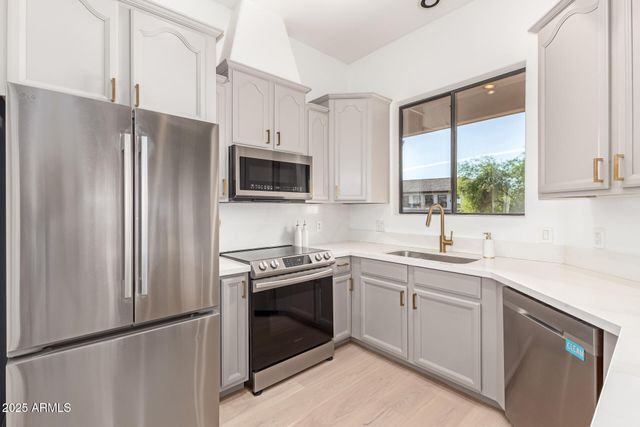 7027 N SCOTTSDALE Road 224, Paradise Valley, AZ 85253