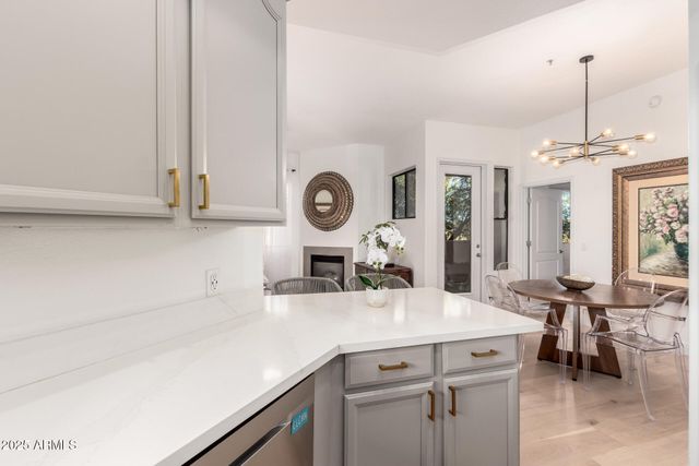 7027 N SCOTTSDALE Road 224, Paradise Valley, AZ 85253