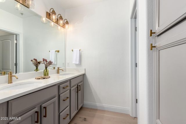 7027 N SCOTTSDALE Road 224, Paradise Valley, AZ 85253