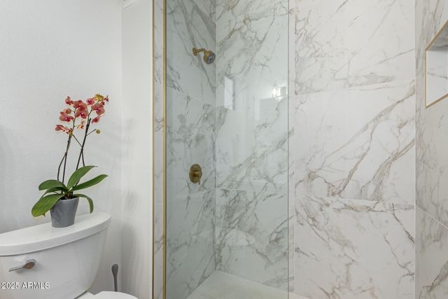 7027 N SCOTTSDALE Road 224, Paradise Valley, AZ 85253