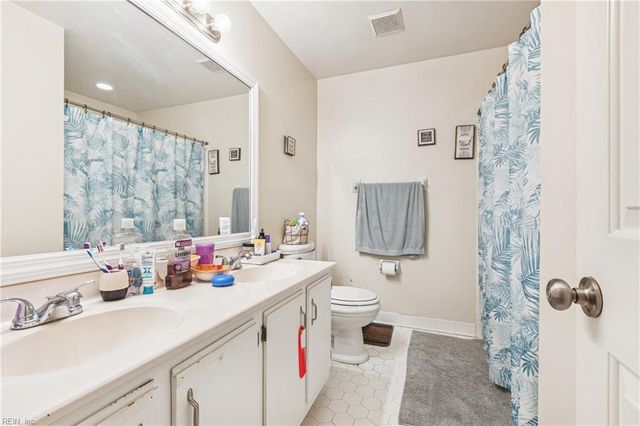 109 Cheltenham Way Apt A, Yorktown, VA 23693