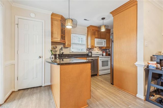 109 Cheltenham Way Apt A, Yorktown, VA 23693