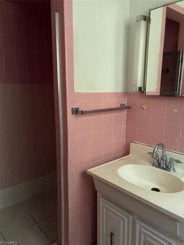 3457 university Parkway, Winston-salem, NC 27106