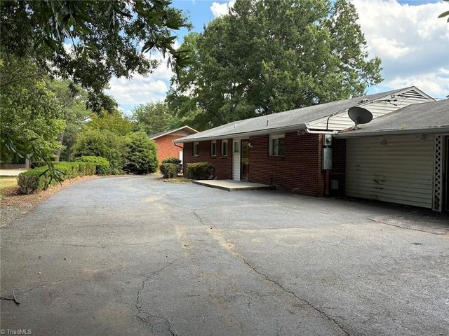 3457 university Parkway, Winston-salem, NC 27106