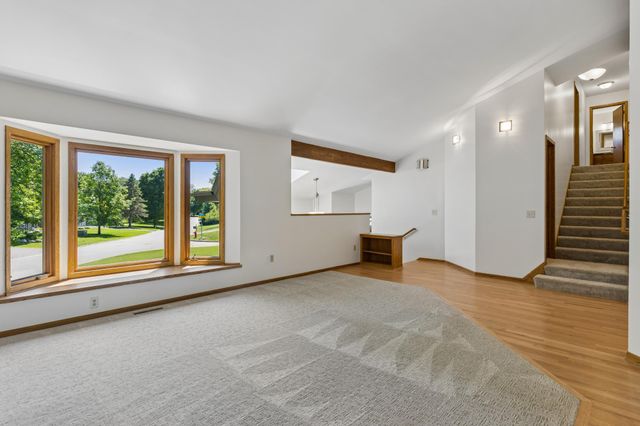 5931 Creek Point, Minnetonka, MN 55345