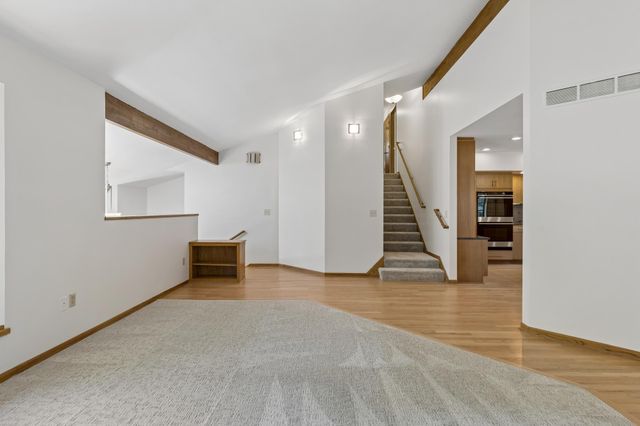 5931 Creek Point, Minnetonka, MN 55345